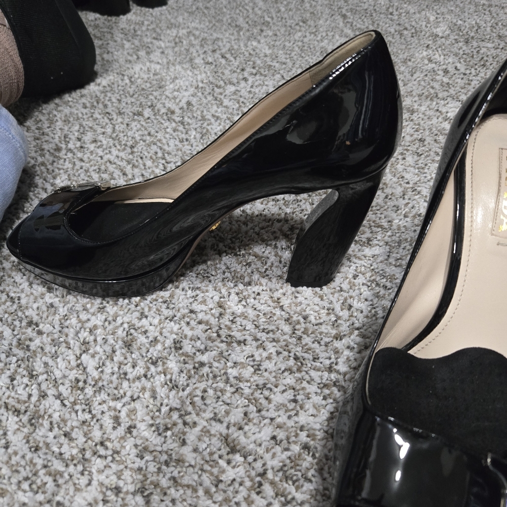 PRADA ! Timeless Style Patent Leather Peep toe heels ! 40 1/2 EU —9 1/2-10 US 💕